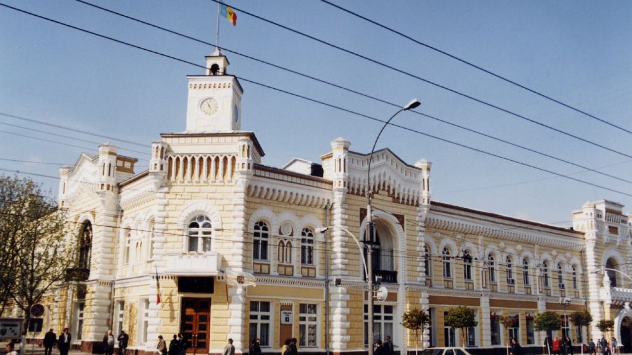 Primaria chisinau. Здание мэрии Кишинева. Примария города Кишинев. Центр города мэрия Кишинев. Ратуша Кишинёва.